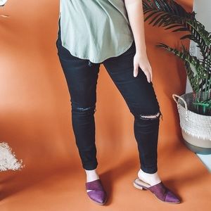 DISTRESSED KNEE DENIM JOGGERS